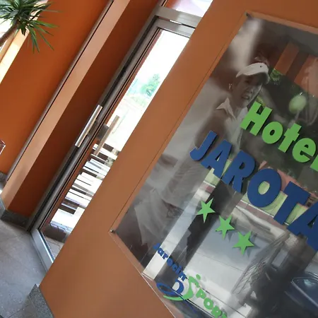 Hotel Jarota 3*